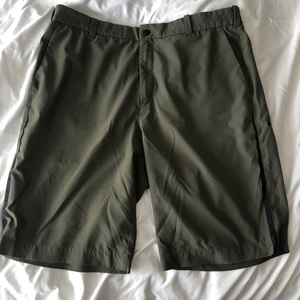 Nike Golf Shorts for Men - Dri-Fit size 34